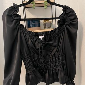 Trendy top barely worn